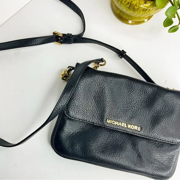 MICHAEL KORS Black Leather Crossbody Bag with Gold Logo - Picture 3 of 8
